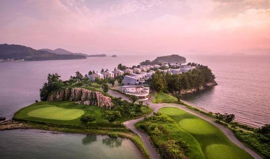 바다에 둘러싸인 듯한 힐튼 남해 전경. /힐튼 남해 제공