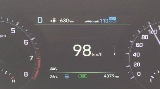 제네시스 HDA 시스템이 실행되고 있는 G80 계기반 디스플레이 (사진=지디넷코리아)