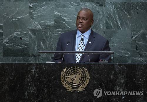 (AP=연합뉴스) 23일(현지시간) 미국 뉴욕 유엔본부에서 모크위치 마시시 보츠와나 부통령이 유엔총회 기조연설을 하고 있다.