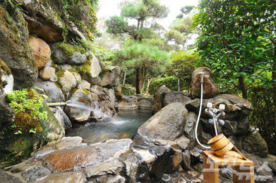 우레시노 온천 속에서 자연을 느낄 수 있다.(사진=세일여행사 제공)