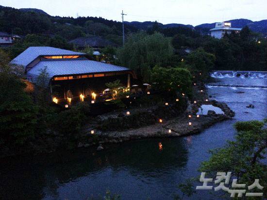 우레시노의 료칸 와타야 벳소는 자연 속의 일부분 같은 외관을 자랑한다.(사진=세일여행사 제공)