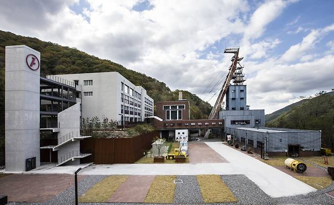 폐광을 문화공간으로 부활시킨 삼탄아트마인.