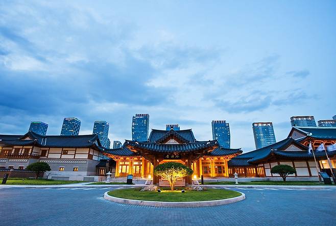 경원재 앰배서더 인천의 야경.