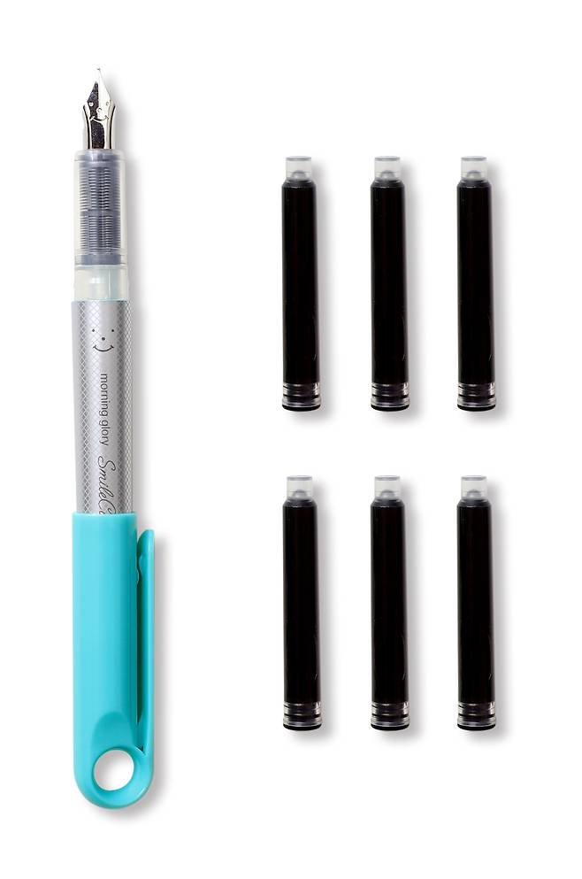 스마일 캘리펜 EF. 생생한 손글씨를 표현할 수 있는 부드러운 필기감이 장점으로, 캘리그래피 및 손글씨, 꾸미기용으로 적합하다. 4천원. 모닝글로리 제공