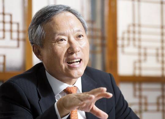 YBM 민선식 대표는 “영어는 시험 요령에 매달려서 실력을 올릴 수 있는 게 아니다"며 ”외국어는 반복해서 부단히 반복 연습해 말이든 글로든 재생할 수 있는 능력까지 키우는 훈련을 계속해야 한다"고 말했다./ C영상미디어 이신영