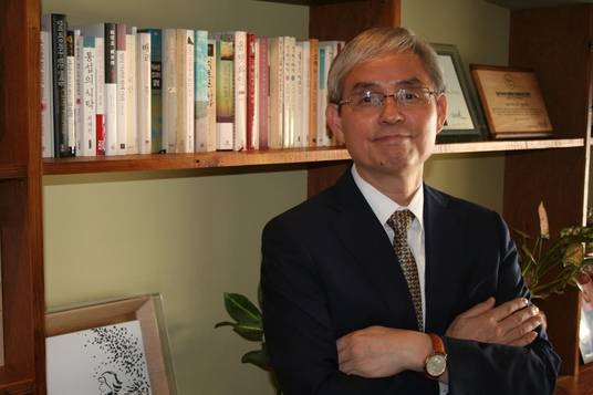 송철의 국립국어원장. 그는 인터뷰에서 국어 정보화 사업의 필요성을 강조했다. / 이다비 기자