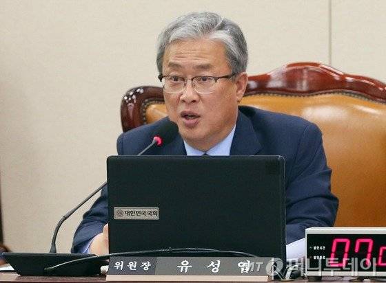 유성엽 국회 교문위원장이 11일 오후 서울 여의도 국회에서 열린 교육문화체육관광위원회의 서울대학교 등에 대한 국정감사에서 발언을 하고 있다.2016.10.11/뉴스1  <저작권자 © 뉴스1코리아, 무단전재 및 재배포 금지>