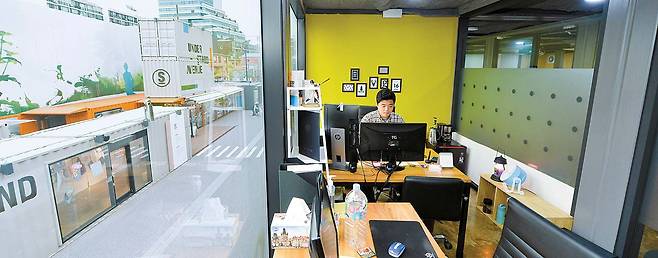 중고물품구매대행서비스 ‘BUYING’ 사무실. 청년창업가를 위해 사무실뿐 아니라 인적 네트워크까지 지원한다.