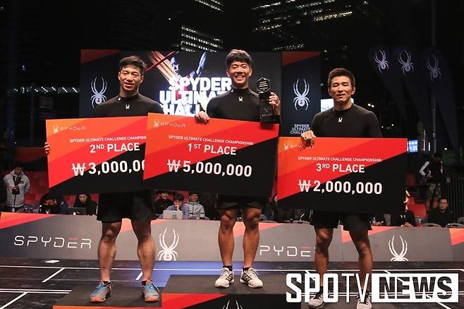 ▲ 스파이더 얼티밋 챌린지 남자부 시상식. 최설민 박지환 김대성(왼쪽부터) ⓒ정성욱 기자