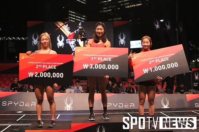 ▲ 스파이더 얼티밋 챌린지 여자부 시상식. 최진경 최미정 황빛여울(왼쪽부터) ⓒ정성욱 기자