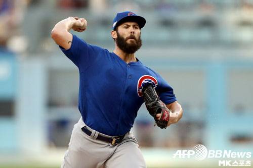 제이크 아리에타는 팀이 6차전에서 시리즈를 끝내기를 바라고 있지만, 7차전에 대비하고 있을 것이라고 말했다. 사진=ⓒAFPBBNews = News1