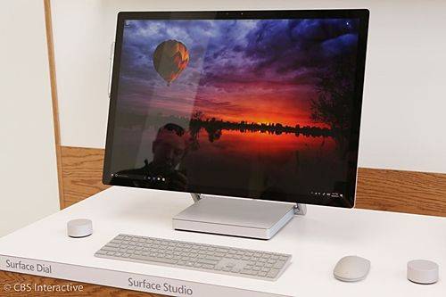 이 제품은 서피스 펜과 서피스 다이얼과 함께 사용할 수 있다. (사진=씨넷)