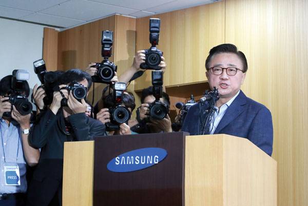 ⓒ연합뉴스 9월2일 고동진 삼성전자 무선사업부장(사장)이 서울 태평로 삼성본관에서 갤럭시 노트7 관련 긴급 브리핑을 하고 있다.