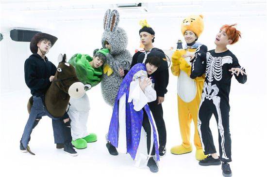 방탄소년단이 할로윈데이를 맞아 독특한 안무 연습 영상을 공개했다/사진=방탄소년단 오피셜 트위터 캡처