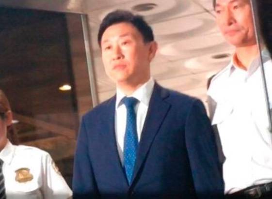 김형준 부장검사가 9월 26일 영장실질심사를 위해 서울 서초동 서울중앙지법에 들어서고 있다./안상희 기자