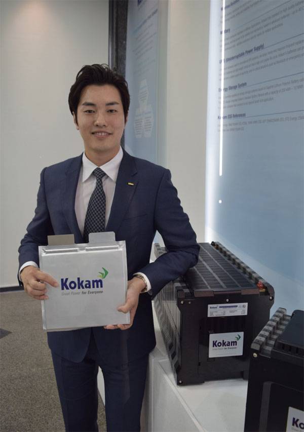 홍인관 코캄 총괄이사가 자사 배터리 제품을 소개하고 있다.  [안갑성 기자]