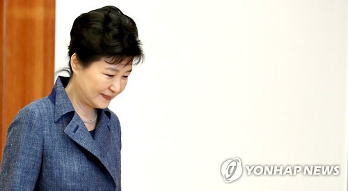 박근혜 대통령이 1일 청와대에서 열린 주한대사 신임장 제정식에 참석하고 있다.