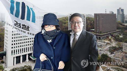 현 정부 '비선 실세'로 알려진 최순실(60·최서원으로 개명, 왼쪽) 씨와 안종범 전 청와대 정책조정수석 [연합뉴스TV 제공]