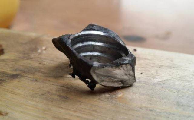 운석 반지 제작 과정 일부. 한쪽면이 지나치게 얇아져버렸다./=이머저(imgur)