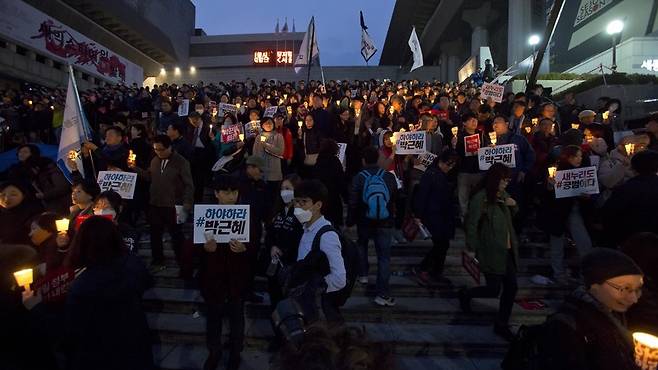 참석자 집계가 어려울 만큼 많은 인파가 몰렸지만 큰 충돌없이 집회와 행진이 이뤄졌다. ⓒ시사저널 임준선