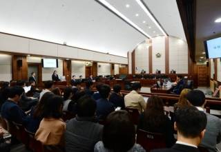 서울중앙지법 형사합의36부(부장판사 나상용)는 지난 7일 공인중개사법 위반 혐의로 기소된 트러스트부동산 대표 공승배 변호사(45)에 대해 국민참여재판으로 진행된 심리 끝에 배심원 의견과 같이 무죄를 선고했다.