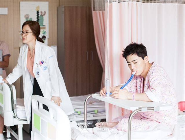 SBS '질투의 화신' 속 배해선(왼쪽). SBS 제공