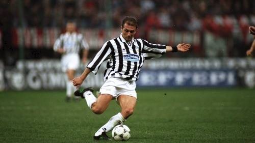 첼시 감독으로 좋은 시기를 보내고 있는 안토니오 콘테는 선수시절 거칠고 파워풀한 중앙 미드필더였다. [사진=FIFA홈페이지]