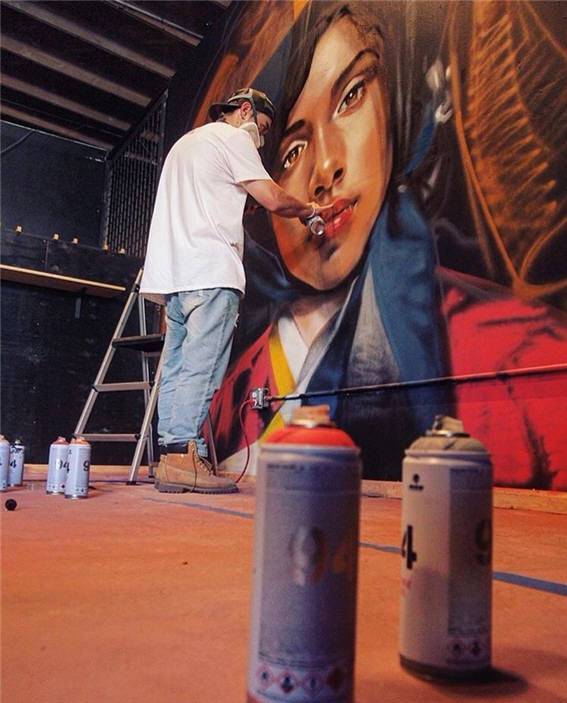 그래피티 작업 중인 심찬양 작가