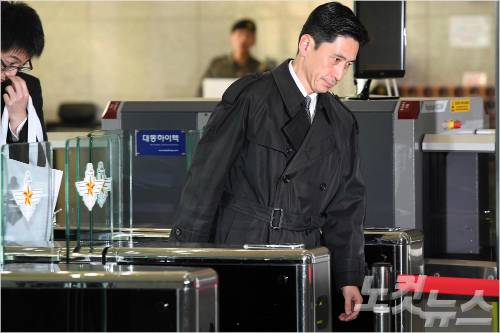 한일군사정보보호협정 2차 협의에 참석하는 일본측 과장급 실무단이 지난 9일 오후 서울 국방부에 들어서고 있다. 박종민기자