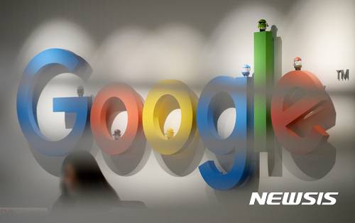 【서울=뉴시스】김진아 기자 = 국토교통부와 미래창조과학부, 국방부 등이 참여하는 지도 국외반출협의체는 심의 회의를 열고 구글의 한국 지도 반출 불허를 최종 결정했다고 18일 밝혔다. 국토지리정보원은 구글의 지도반출 요청은 남북이 대치하는 안보여건에서 안보 위험을 가중시킬 우려가 있다며 구글 영상에 대한 보안처리 등 안보 우려 해소를 위한 보안 방안을 제시했으나 구글 측에서 수용하지 않아 지도 반출을 불허한다는 것으로 결정했다고 했다. 사진은 서울 강남구 역삼동 구글코리아 사옥. 2016.11.18. bluesoda@newsis.com