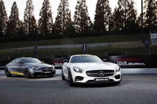 17일 경기도 용인 에버랜드에서 열린 메르세데스 AMG 퍼포먼스 데이에 배치된 차량들/메르세데스 벤츠 제공