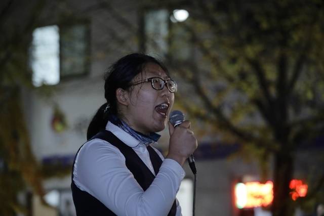 ▲ 시민들은 경복궁역 사거리(내자로 로터리)에서 자유 발언을 이어갔다. ⓒ프레시안(최형락)