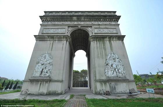 프랑스 개선문을 그대로 본딴 조형물을 세웠다. © News1