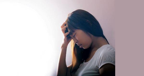 [헬스조선]여성호르몬은 편두통을 악화하는 요인으로 꼽힌다/사진=헬스조선 DB