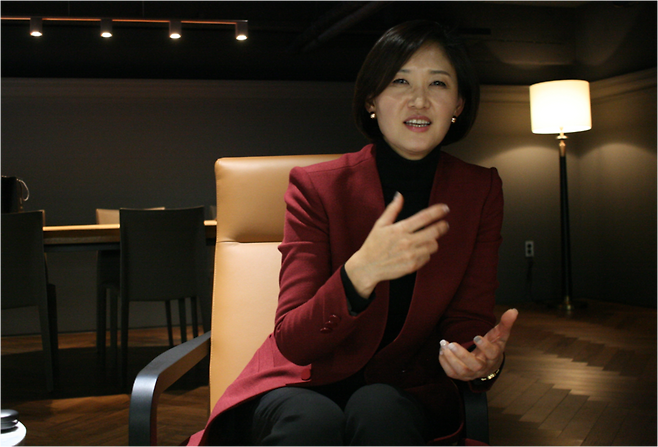 최지선 노블클라쎄 대표가 경기도 성남시 소재 노블클라쎄 전시장에서 시사저널e와 인터뷰를 갖고 국내 자동차 산업의 고른 발전의 필요성을 강조했다. / 사진 = 배동주 기자