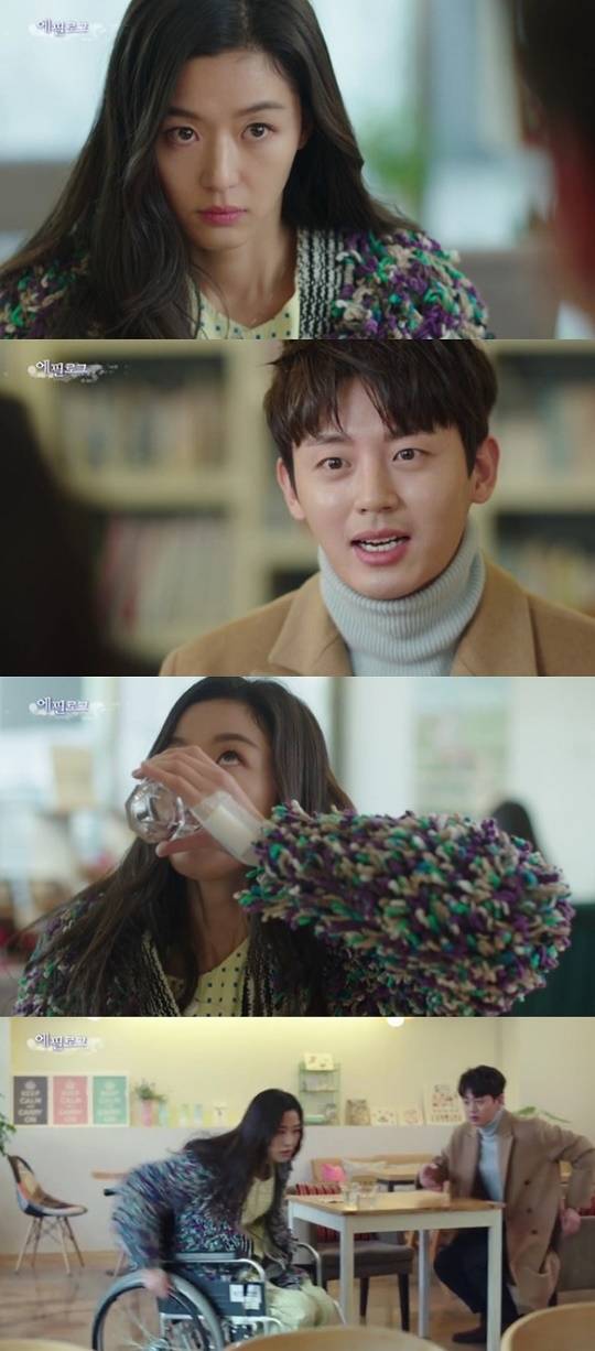 '푸른 바다' 이민호 동생 이지훈의 등장에 전지현이 경계심을 곤두세웠다. 사진=방송 캡쳐