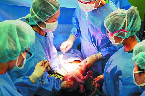 산부인과 전문의들은 “자연분만이 제왕절개보다 이점이 많은 것이 사실”이라면서도 “의사와 충분한 논의를 거쳐 분만방법을 선택해야 할 것이라고 강조하고 있다. 부천성모병원 제공