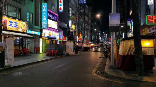 적당히 배를 채웠으니 이제 좀 걸어볼까? 가볍게 소화도 시킬겸 탑골공원쪽으로 건너가 포장마차거리로 가봤다. /변재현기자