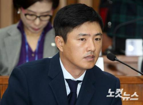 고영태 전 더블루케이 이사가 7일 국회에서 열린 '박근혜 정부의 최순실 등 민간인에 의한 국정농단 의혹 사건 진상 규명을 위한 국정조사 특별위원회 2차 청문회'에 증인으로 출석해 의원들의 질의에 답변하고 있다. (사진공동취재단)