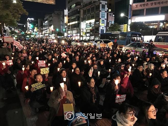 10일 제주에서 박 대통령 정권 퇴진 촛불집회가 열렸다. 최충일 기자