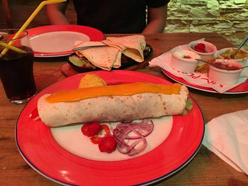 헬싱키에서 먹은 브리또와 화지타.