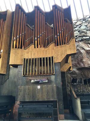 암석교회 내 파이프 오르간.