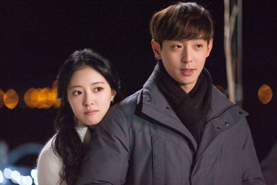 '월계수' 아츄커플 현우♥이세영, 밤바다 데이트 공개