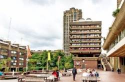 복합문화센터인 바비칸 센터의 테라스