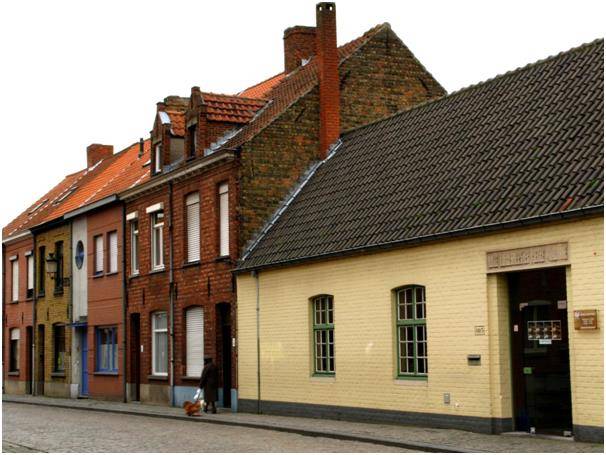 파란 하늘만 있었어도... 브뤼헤의 날씨를 변하게 할 재주는 없지만 피할 자유는 있다.