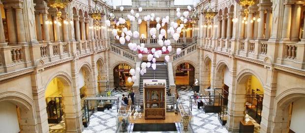 고풍스런 건물에 예술의 꽃을 피운 캘빈그로브 미술관.