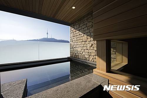 【서울=뉴시스】이비스 스타일 앰배서더 서울 명동 ‘세미 노천 사우나’.