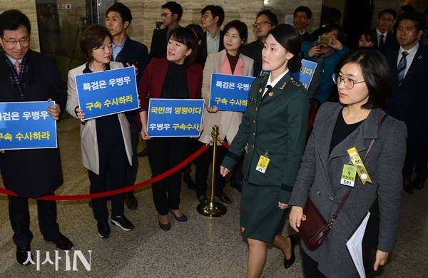 ⓒ시사IN 이명익 이슬비 대위는 청문회 내내 조 대위와 함께 했다.
