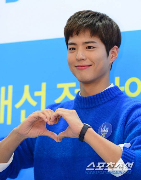 배우 박보검이 24일 오후 경기도 분당시 판교 파마리서치프로덕트 본사에서 열린 'EYE 톡톡 콘서트'에서 포즈를 취하고 있다.  김경민 기자 kyungmin@sportschosun.com / 2016.11.24.