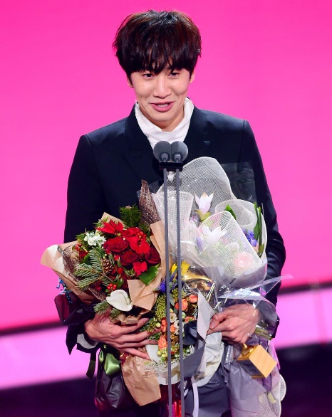 이광수가 SBS 연예대상 버라이어티 부문 최우수상을 수상했다. 사진='런닝맨' 공식 인스타그램